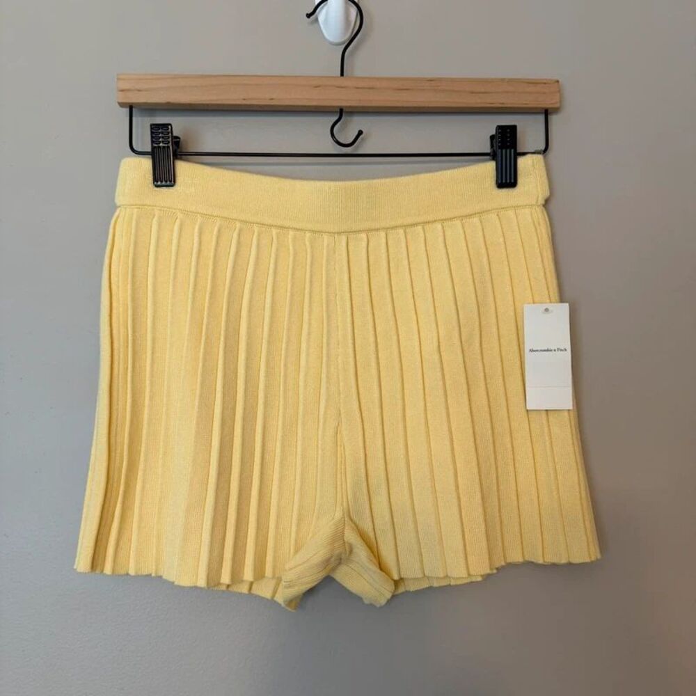 NWT Abercrombie & Fitch Yellow Pleated Knit Shorts Size XS